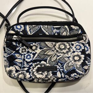 Vera Bradley White & Black Floral Quilted Crossbody, RFID shield. NWOT